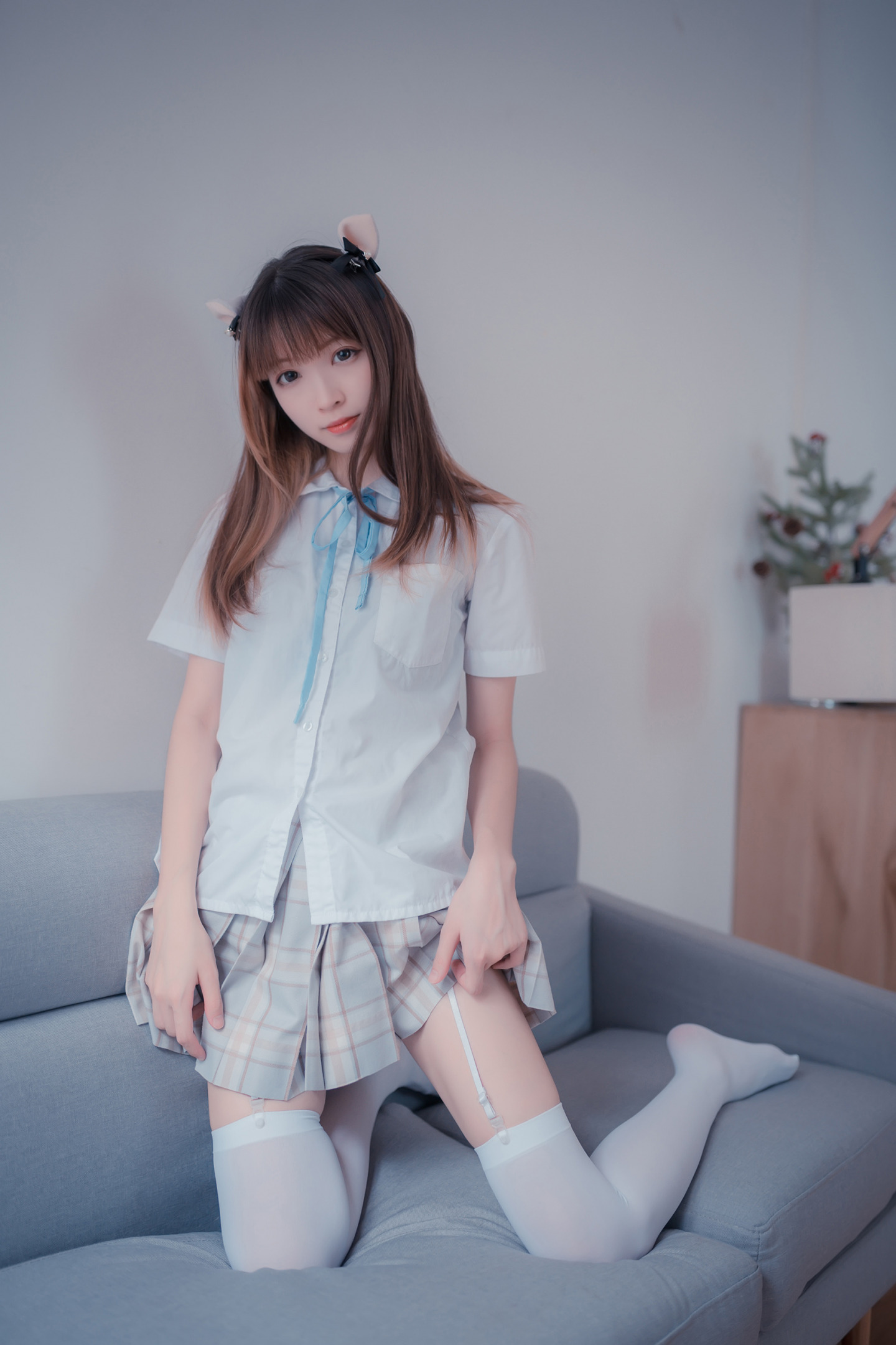 [萌系小姐姐] 沙发上的JK丝袜少女 [47P] [P3]