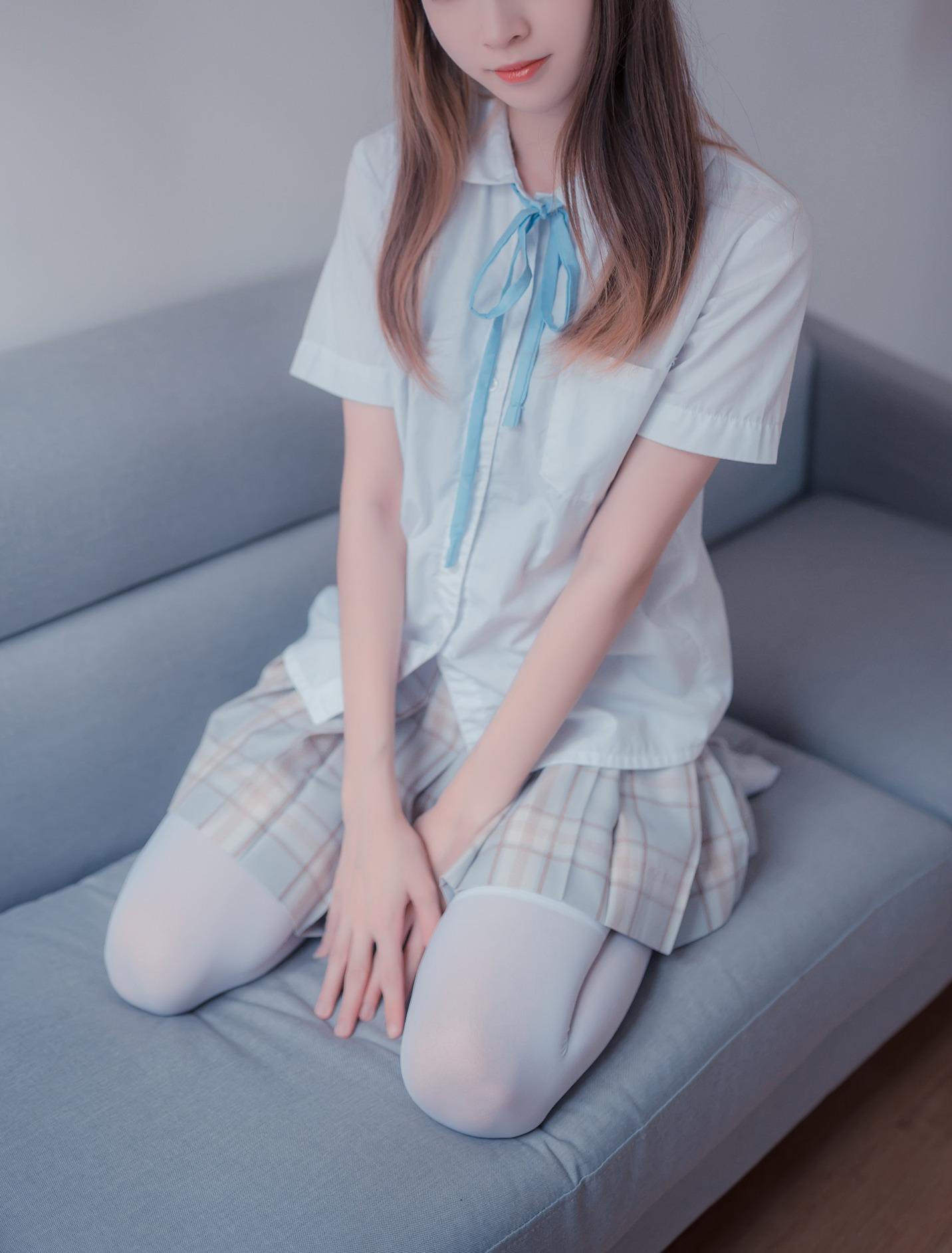 [萌系小姐姐] 沙发上的JK丝袜少女 [47P] [P7]