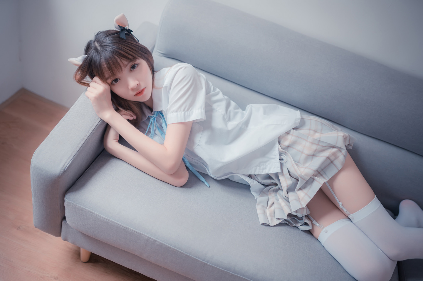 [萌系小姐姐] 沙发上的JK丝袜少女 [47P] [P4]