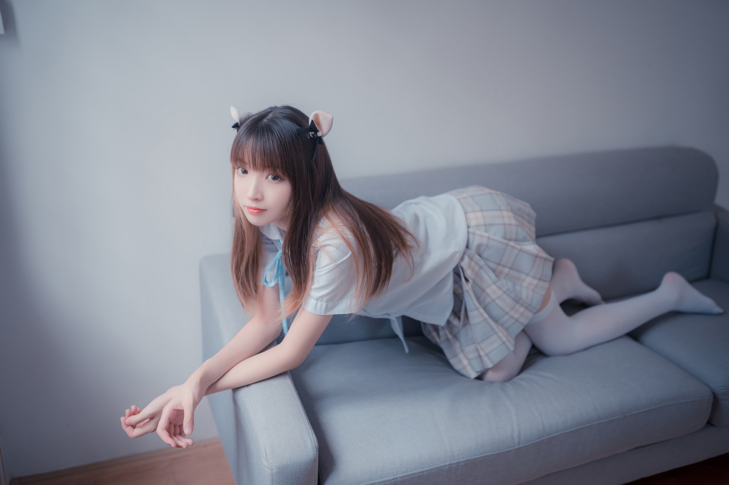 [萌系小姐姐] 沙发上的JK丝袜少女 [47P] [P6]